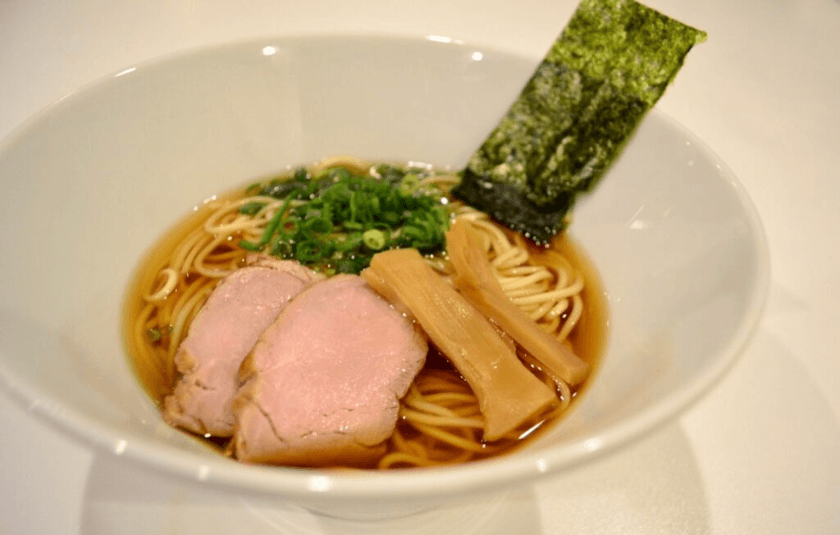 静岡県藤枝の名物『藤枝朝らーめん』が
7月1日より全国へオンライン販売を開始！
朝6時半から行列ができる朝らーめんとは？