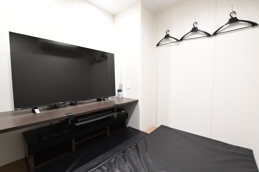 京都河原町三条ネットカフェココネに
大画面で楽しめるシアタールームが登場しました！