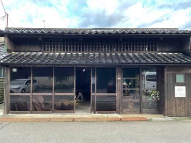 解体寸前の元商家の建物　写真