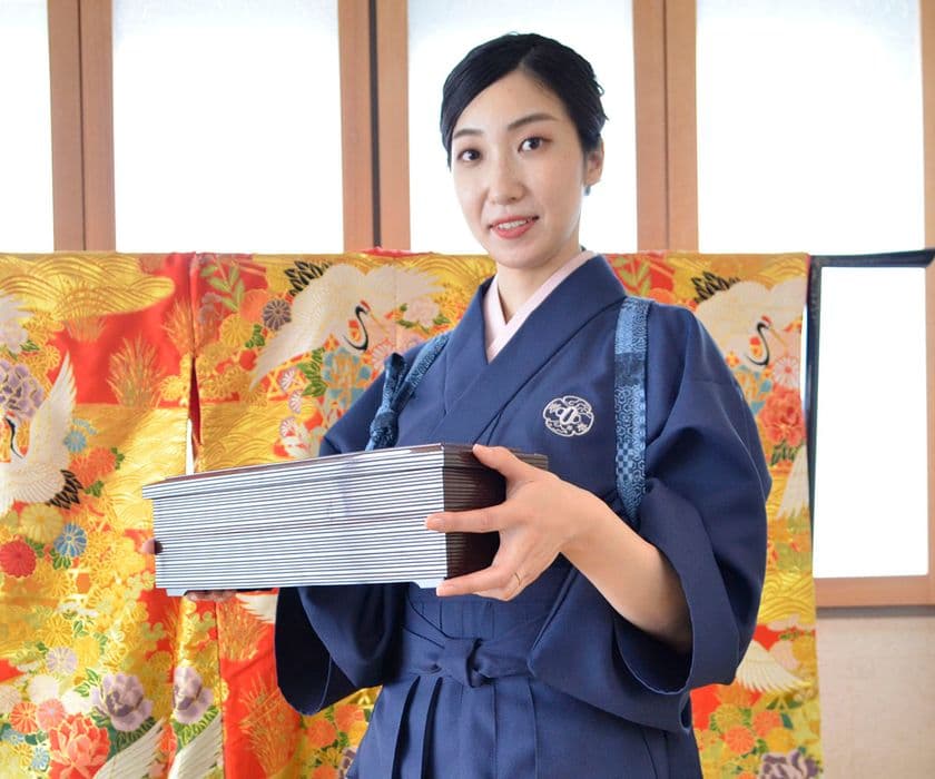京都市左京区『匠 正阿弥』オープン1周年記念！
袴式制服で礼を尽くし、活鱧(いけはも)でおもてなし　
～8月5日(木)から期間限定のお食事プランを展開～