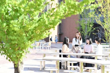 キャンパス内　学生の様子