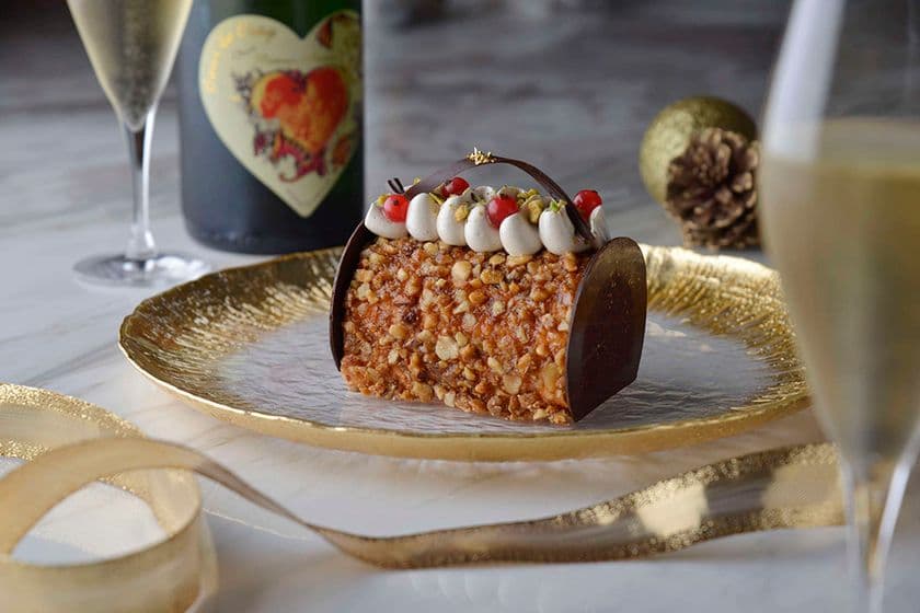 「Patisserie PAROLA」が、フォアグラをふんだんに使用した
大人のための濃厚なクリスマスケーキを発売