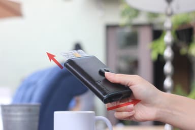 毎回のお会計でクレジットカード、ポイントカードをサッとスマートに出せる