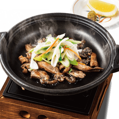 炭火鶏の陶板焼き