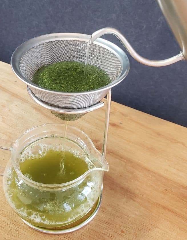 もう急須は要りません！
お茶×珈琲の二刀流をいく、静岡のお茶屋が作った
「お茶ドリップパック」を11月に発売