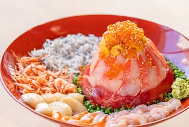 「大漁海鮮 金目鯛てっぺん丼」5&#44;500円