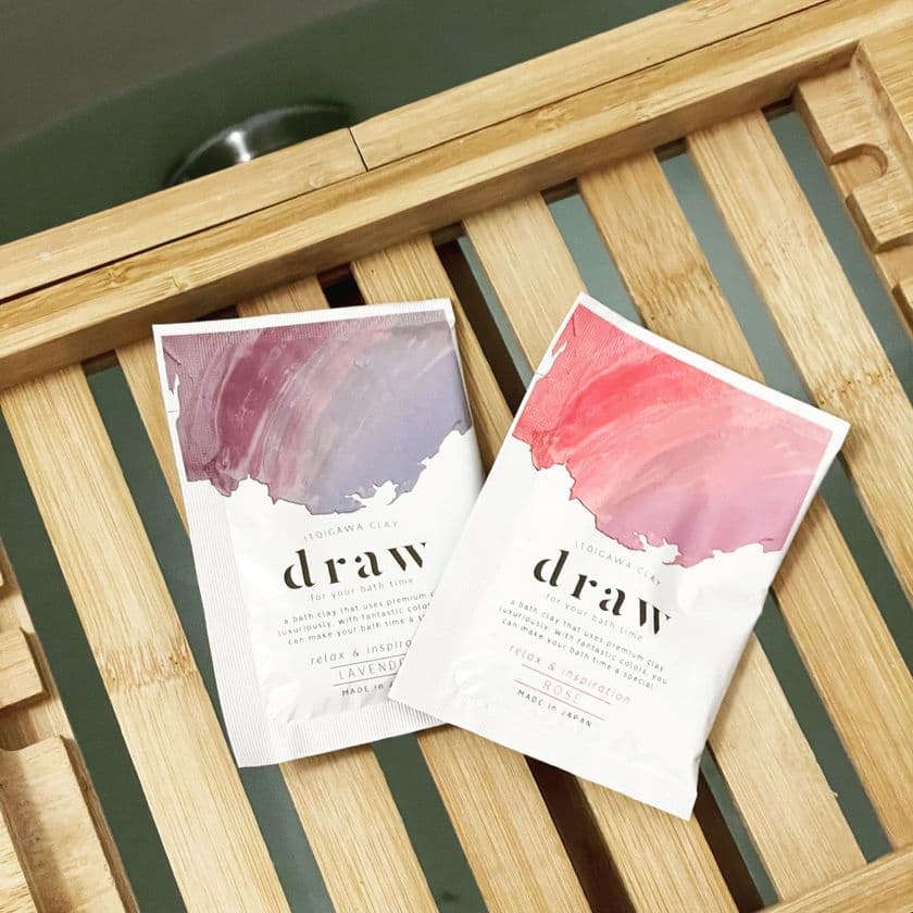 国産のクレイを使った入浴剤ブランド『draw(ドロー)』から、
一回使いきりタイプ(25g入り)が発売