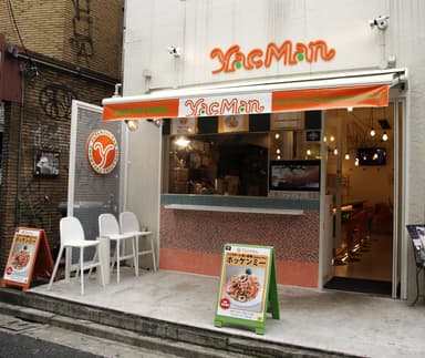 「ヤックマン」店舗外観