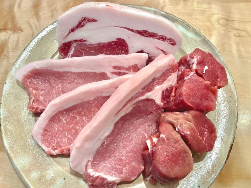 とんかつ王子プロデュース！
日本全国の銘柄豚とんかつを食べ比べられる「めぐり豚」を、
12月14日から「tonkatsu.jp 表参道」にて提供開始
