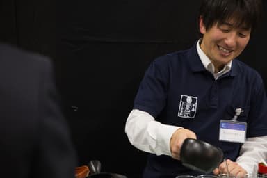 四代目牛島啓太　お茶淹れ風景