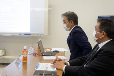 京都産業貨物株式会社、代表取締役社長の金井社長と乾部長が取組について紹介