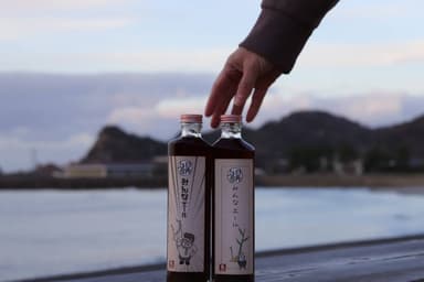海と瓶と手