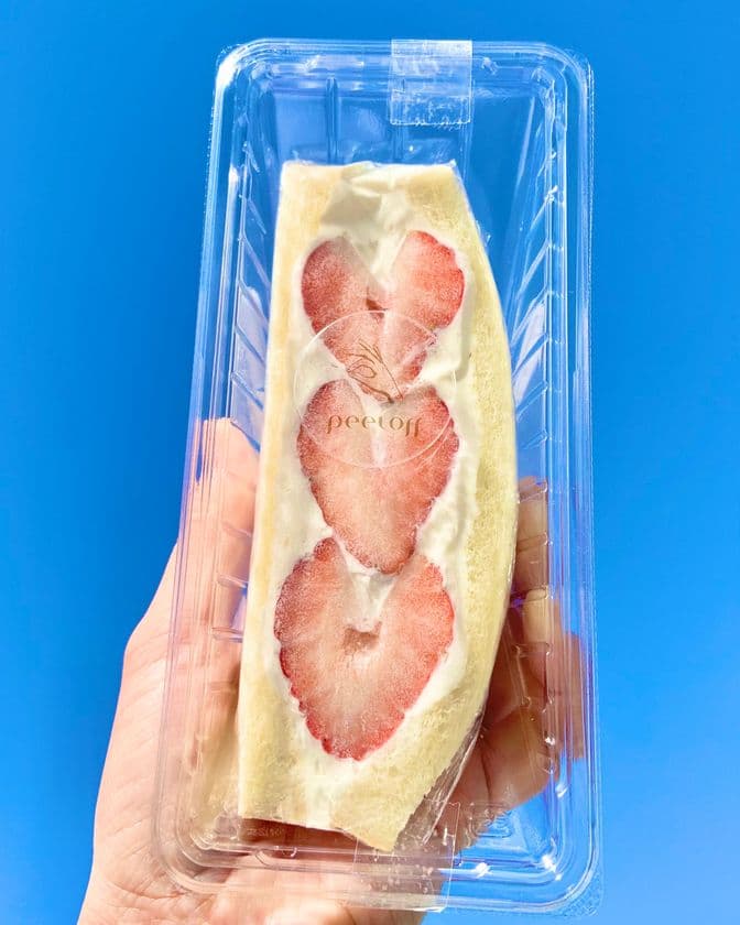 埼玉県オリジナル品種『あまりん』を贅沢に使用した
苺のフルーツサンドが川越市のスイーツ店「peeloff」にて発売！