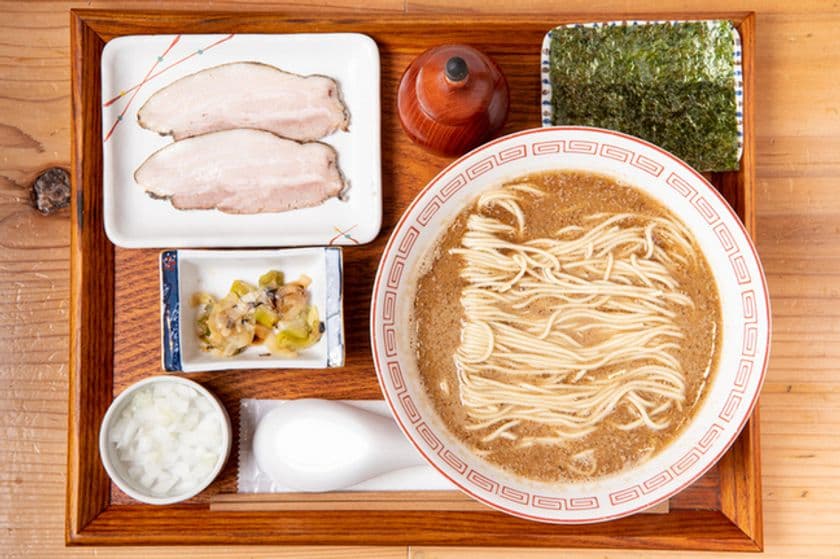 「炭火焼濃厚中華そば 海富道」(千代田区・神田)が
“未利用魚”を使った渾身の新作『海富そば』の提供を開始
