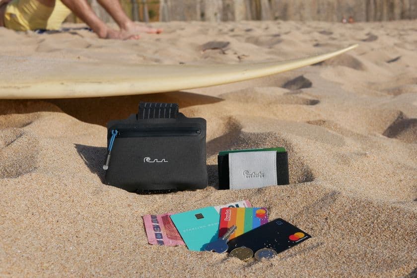 アウトドア最大の悩みを解決してくれる
アウトドアウォレット「Submerge Wallet」が
2か月で70万円を達成！！