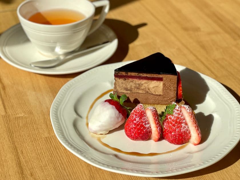 紅茶専門店amsu tea house(アムシュティーハウス)で
2022年バレンタインに向けた
限定チョコレートケーキがメニューに登場！