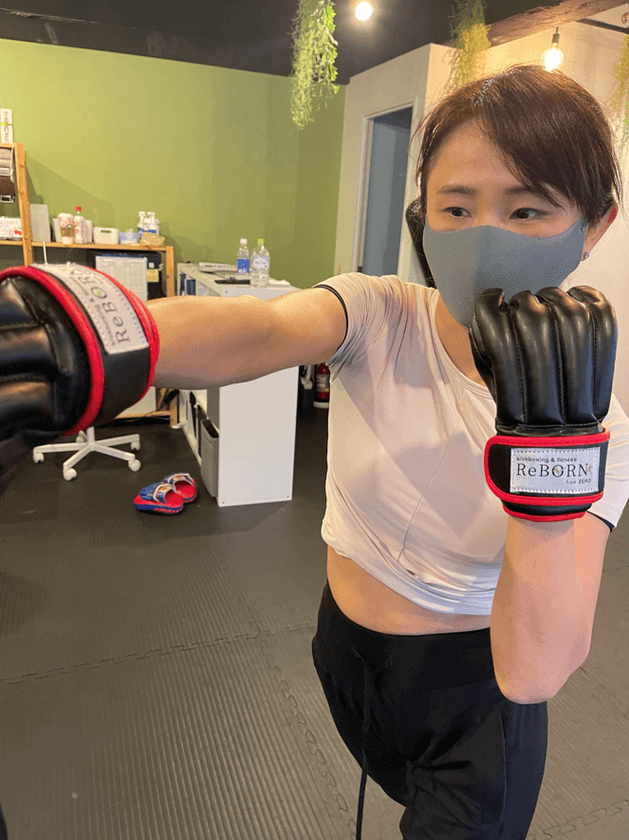 中高年や高齢者が集まる女性専用キックボクシングジムが
40歳以上にキックボクシングお試しキャンペーンを実施