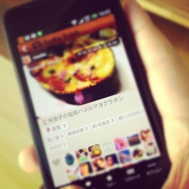 美味しそうな料理写真には「もぐもぐ！(いいね)」してコミュニケーション
