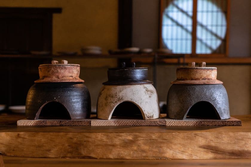 職人が一つ一つ手作りで仕上げた
本格炊きごはんを作ることができる一合炊きのかまど
「かまどはん」を開発！