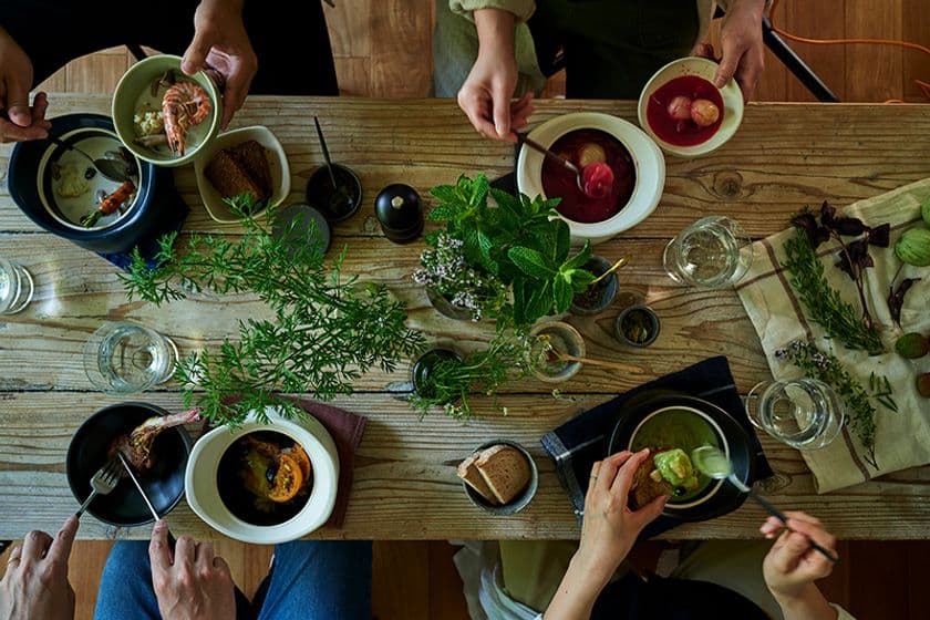 息苦しい自粛生活に豊かな時間を提供する
オンラインサロン『MOLATURA LIVING』を
萬古焼 炊飯土鍋メーカーが2022/3/15(火)から開始