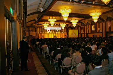 1,000名を超えた祝賀会