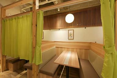 4人席はカーテンで仕切ることも