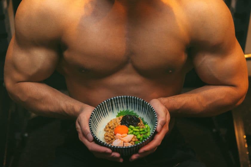 この夏魅せる身体は“納豆”で作る！
『最強の筋トレご飯』が登場！
関西初の納豆かけご飯専門店※710×YsFITNESS
トレーニングジムの異色のコラボメニュー開始！