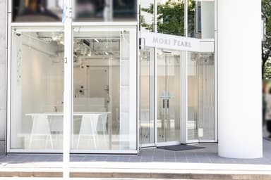 SHOP & GALLERY