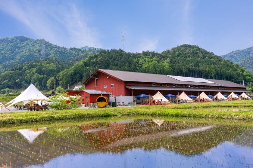 グランピング施設【かやグラ】 京都美山に7月1日オープン
　～飲食事業者が大自然×美食×グランピング×酒蔵で挑む
過疎地活性への新業態チャレンジ～