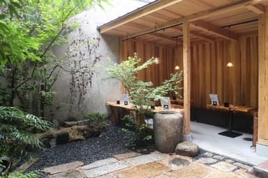 お昼のお庭