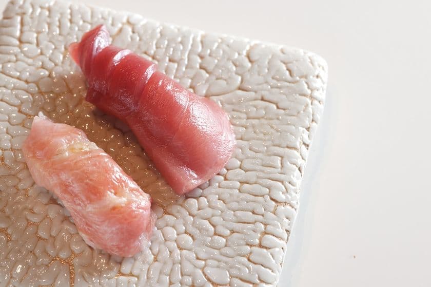 江戸前鮨の「酢めし ゆう」を那覇の久茂地に8月2日オープン！
旬の食材と全国の日本酒で、鮨と酒の新しい楽しみ方を提案