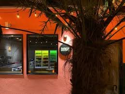 BINGE 店舗入口