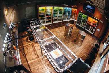 BINGE店内