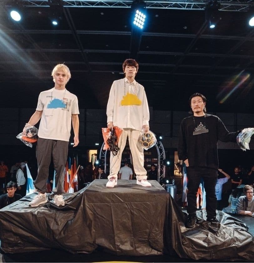 フリースタイルフットボールの世界大会で
モデルとしても活躍する“Leon”が初優勝！