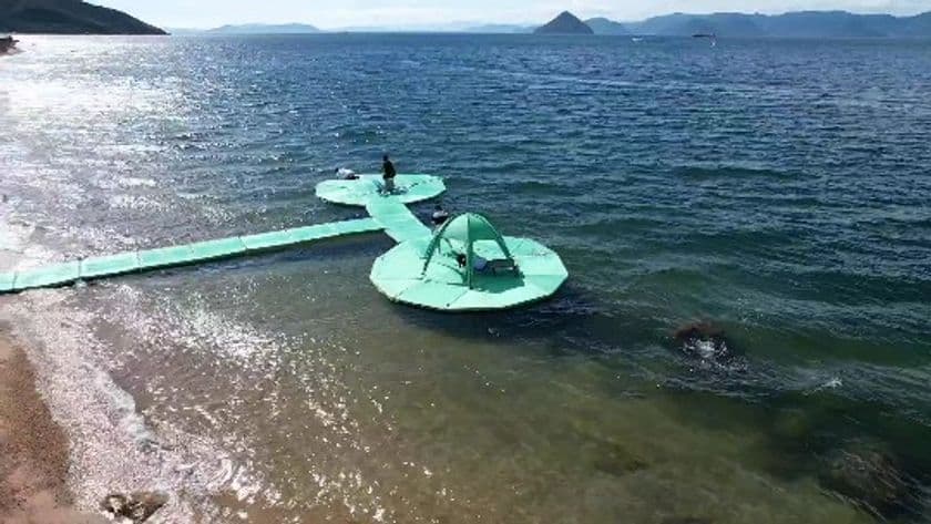 海,川,池など波と水辺を感じる新しい時間を提供！自分達だけの
空間を楽しむ「連結浮島(アクラスラー)」が11月1日発売！