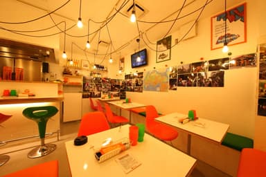 「ヤックマン」店舗内観