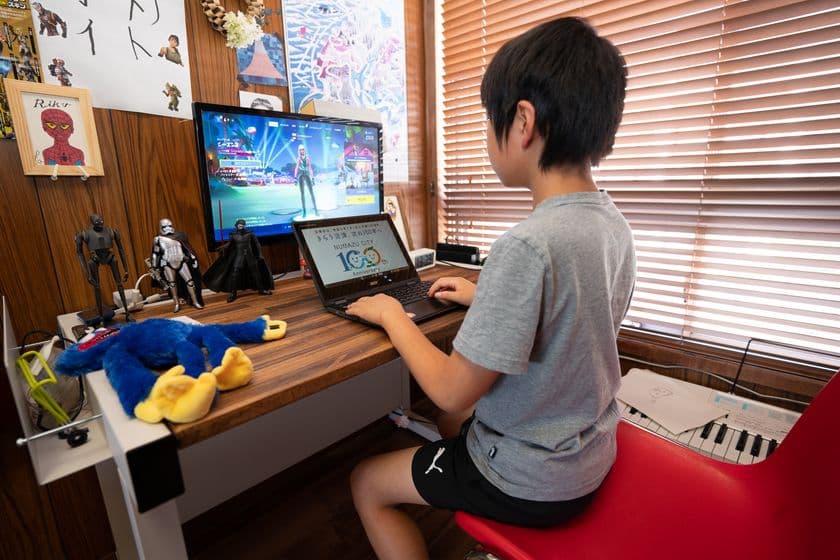 正しい姿勢で長く使える子ども向け学習机
「多機能フレームデスク」を10月12日より販売
