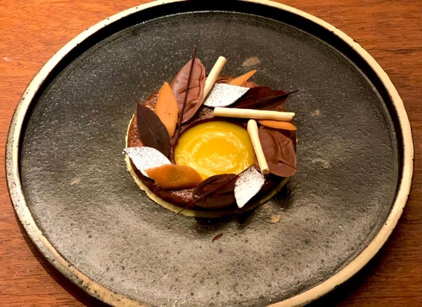 福岡のチョコレート専門店XXOCOA(ショコア)　
茶室をイメージした数寄屋造りのカフェで愉しむ大人のスイーツ　
秋の新作デセール「ショコラとバニラのブリュレ」提供開始
