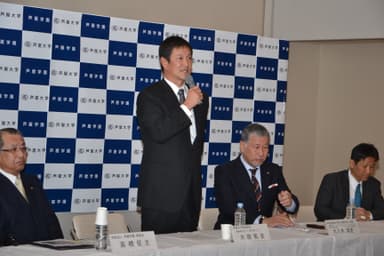 就任記者発表の様子