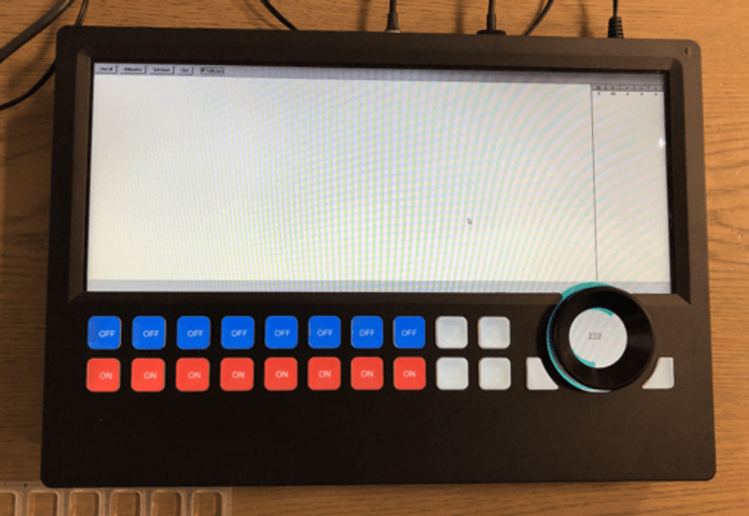 レスターエレクトロニクス、ボタンスイッチなどでの入力も可能な
静電タッチパネルの新たなHMIとなる入力方式を開発