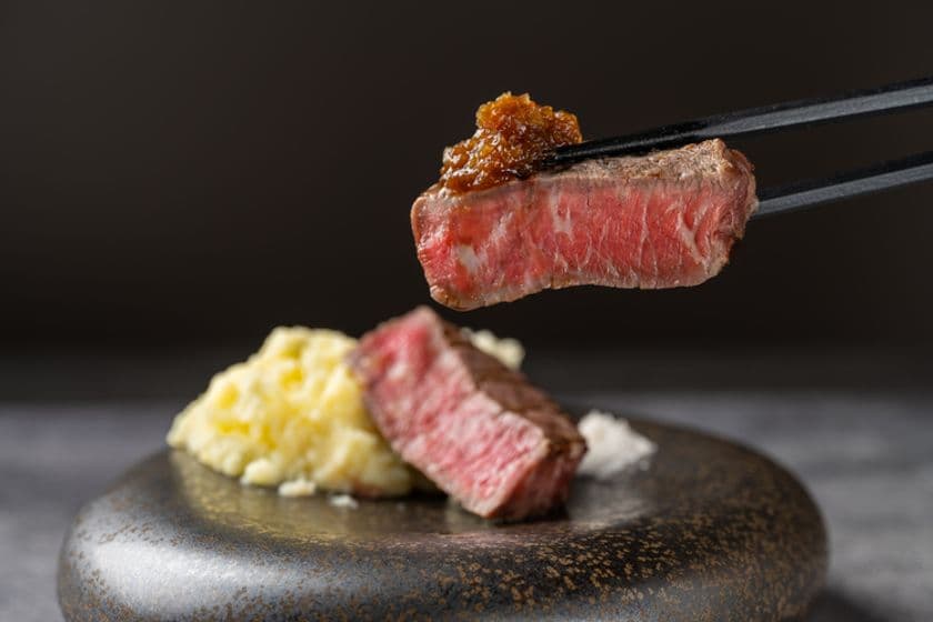 ステーキダイナー　アカウシの『土佐あかうしの溶岩焼きステーキ』　
「グランドキュイジーヌ2022」の肉料理部門で金賞を受賞
