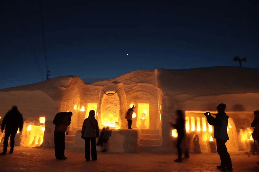 400年の宿場町、月山志津温泉の雪旅籠の灯り、
幻想的な街並みを「冬の花火」で彩ります　
月山志津温泉の雪旅籠の灯り