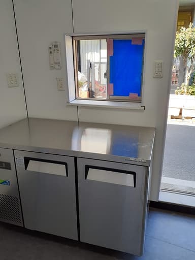 ヨコ型冷蔵庫