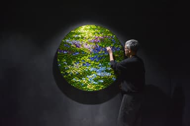 円窓の制作風景