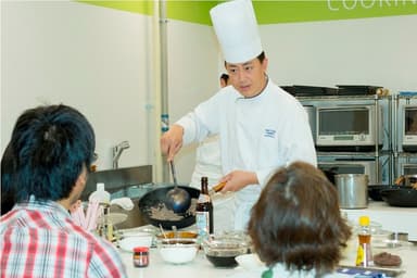 開講前のデモ＆試食会の様子