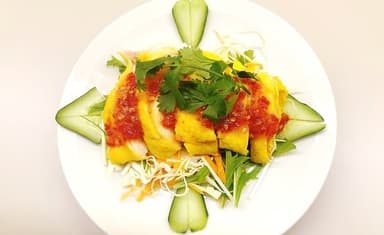さっぱりタイ風チリソース掛けの蒸し鶏モモ