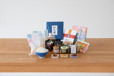 毎月いろいろなセットが届きます(お米とご飯のおとも)
