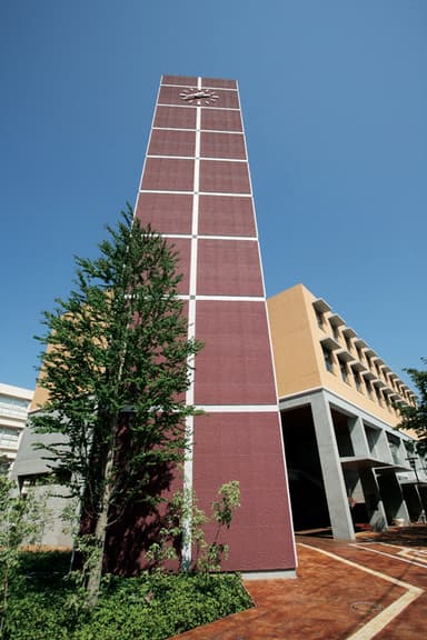 東京未来大学の目印　時計塔