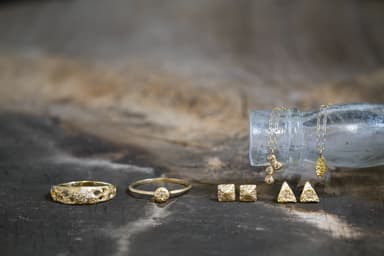 Lovignette 小さな美術品を普段使いする