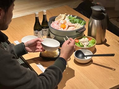暖かいお部屋でお鍋の夕食